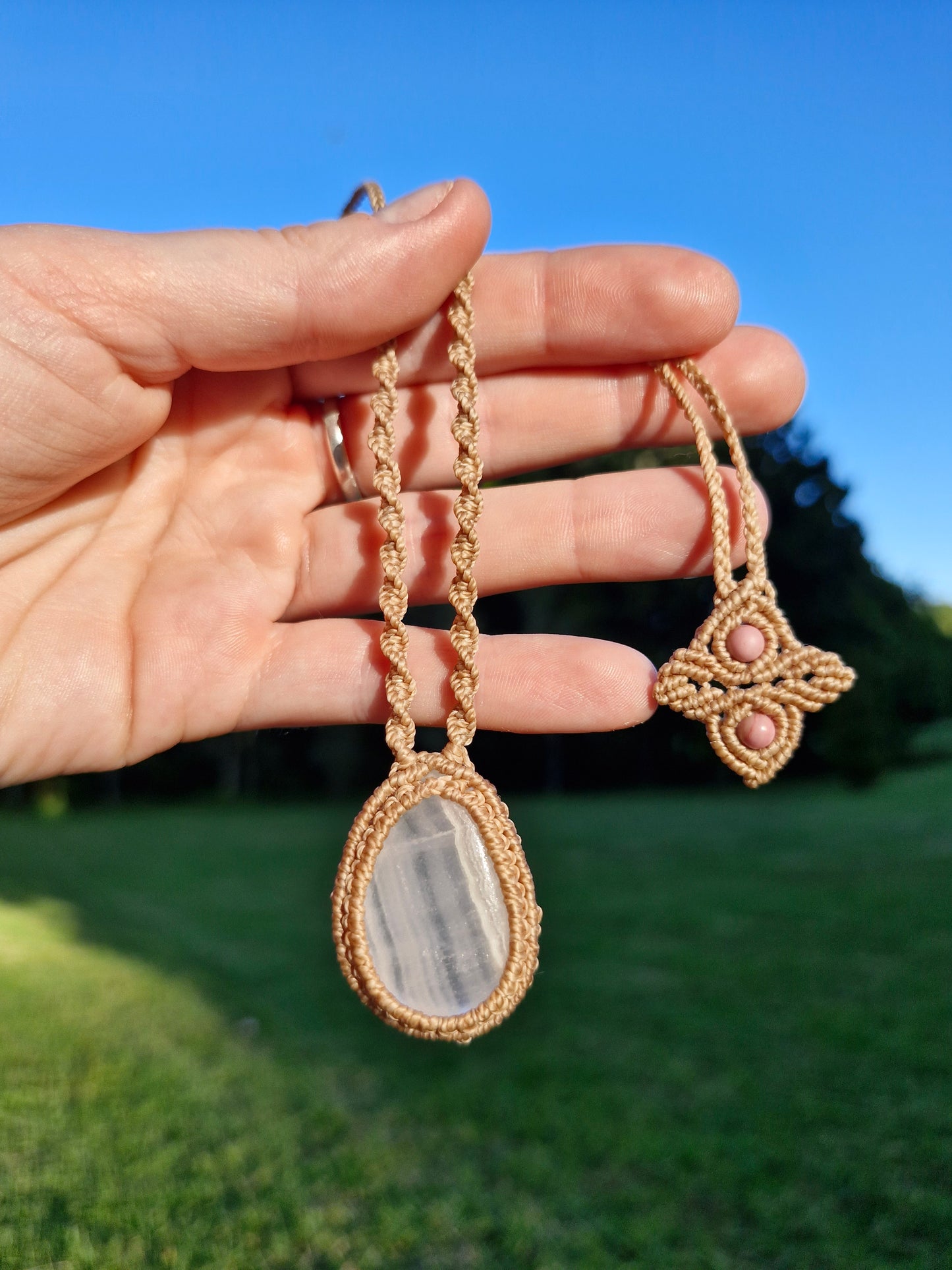 Mangano Calcite macrame pendant