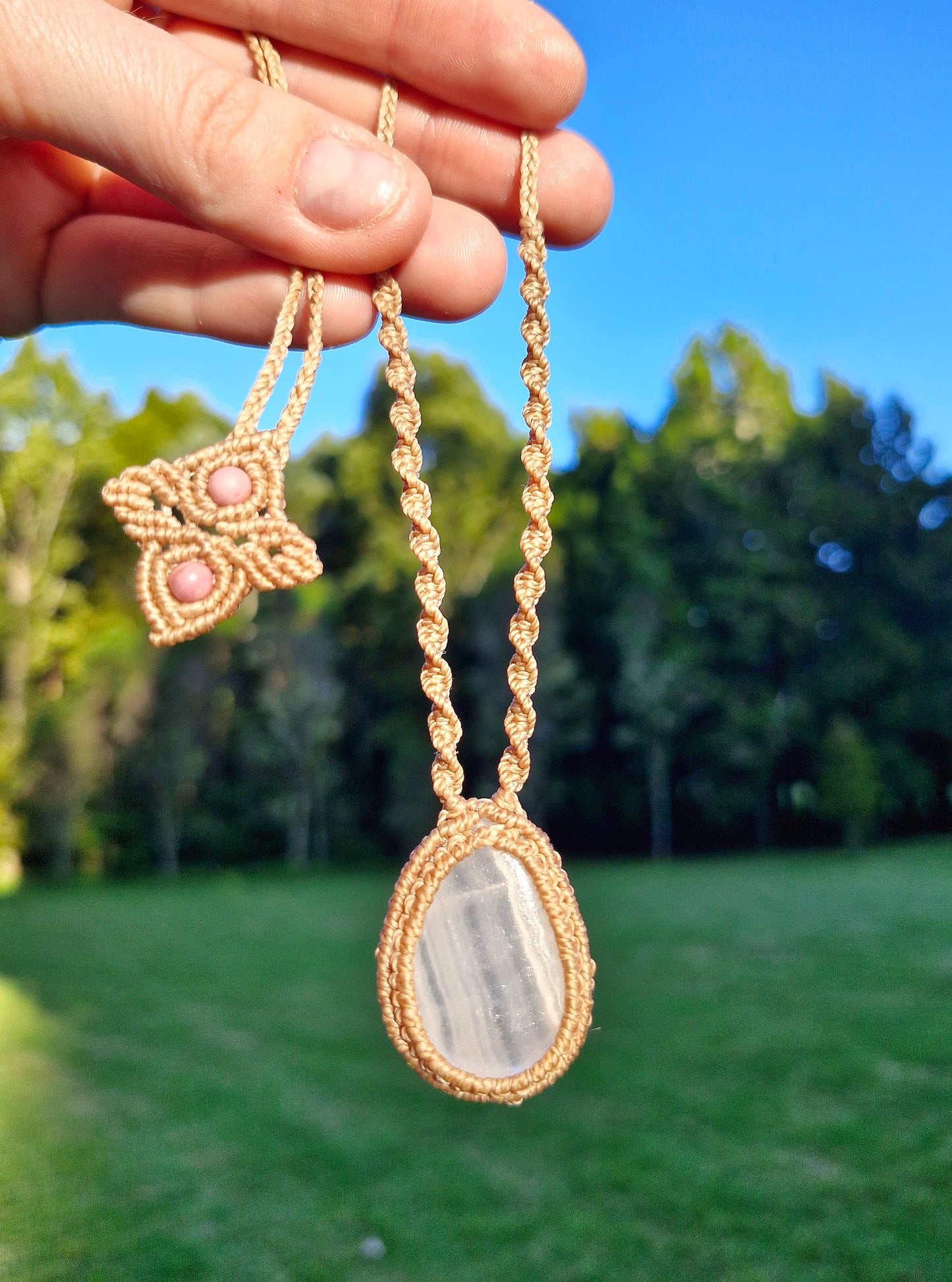 Mangano Calcite macrame pendant