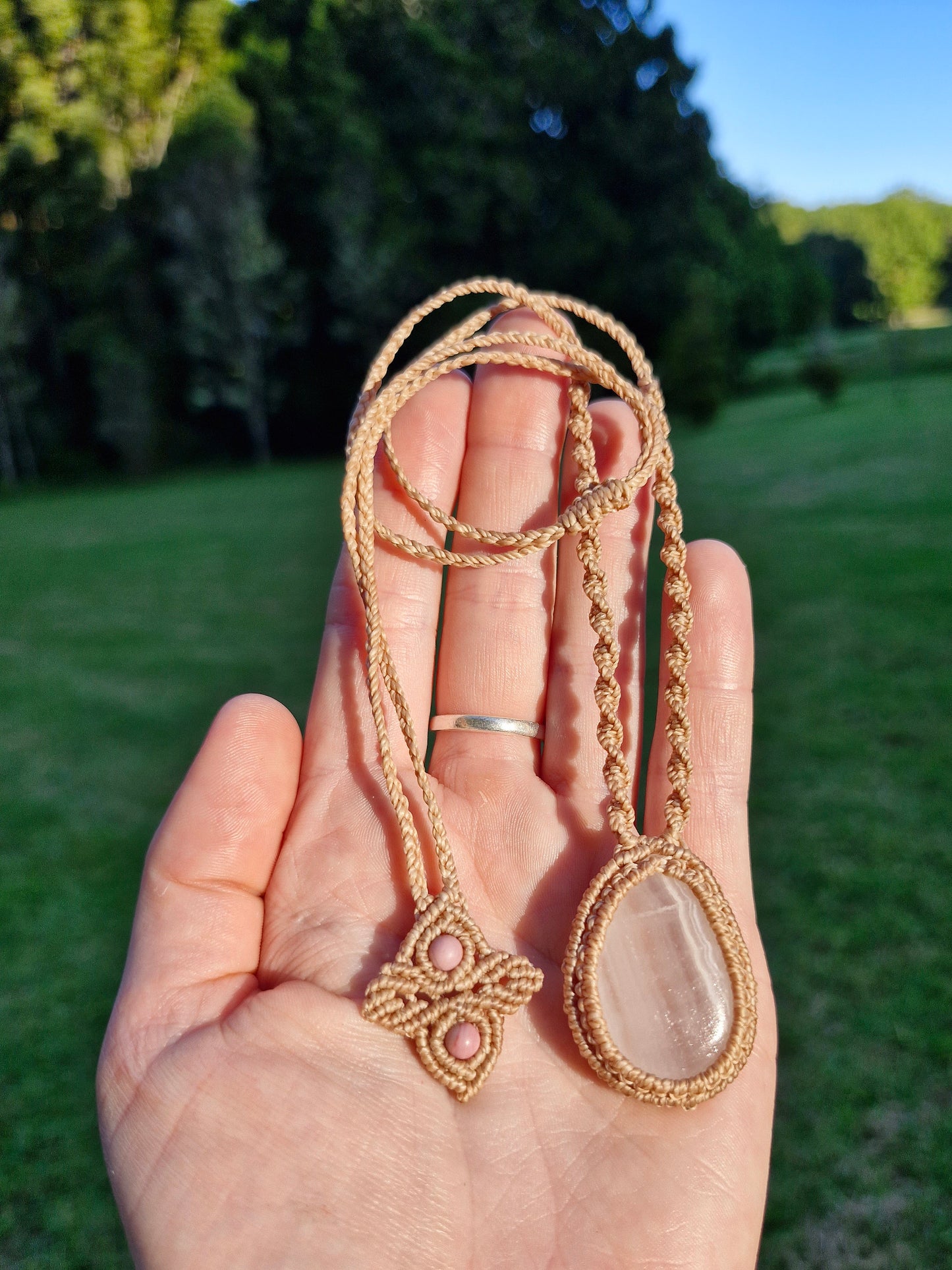 Mangano Calcite macrame pendant