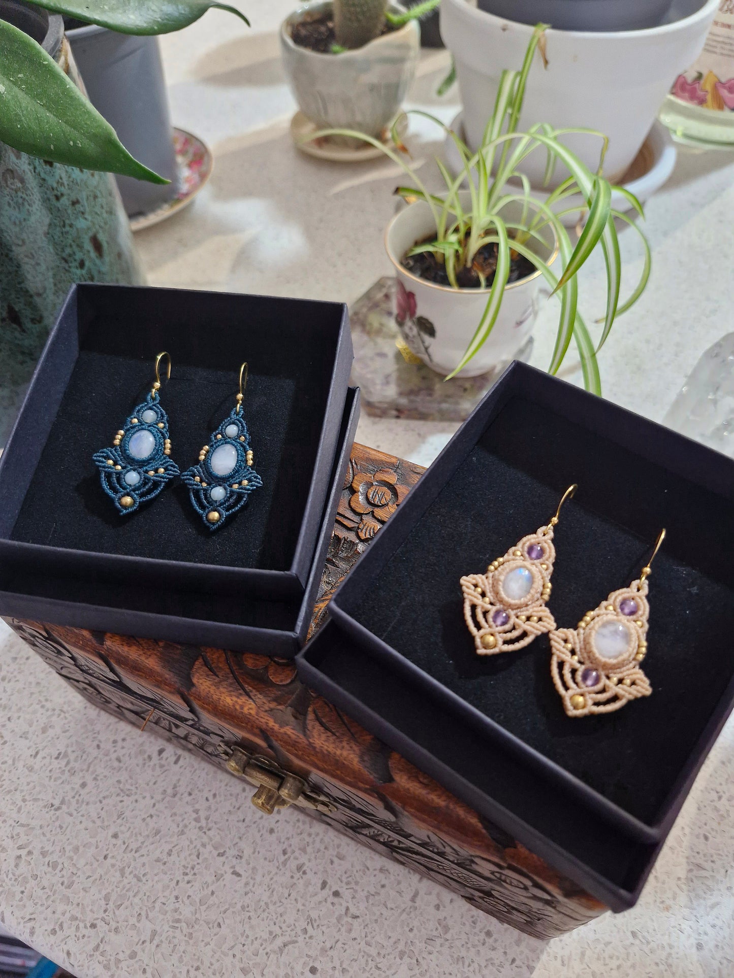 Angelic Moonstone Moonstone Earrings (cream)